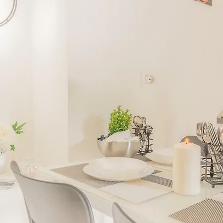 Apartment Pretty *